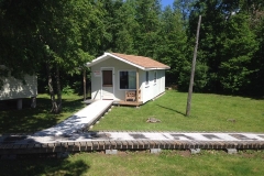 squirrel-lodge-boat-in-fishing-lodge-lake-of-the-woods